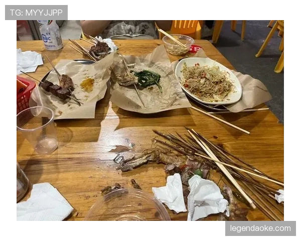 王燊超这训练完直接路边摊撸串，自律人设崩得也太真实了吧